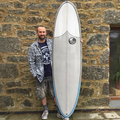 Craig's finished his 6'10 egg. Immaculate finish. Single fin or quad set on bottom. Zero surf this week but boards come out great. Geddon! #surfboard #egg #custom #handmade @jaxonsurfboards