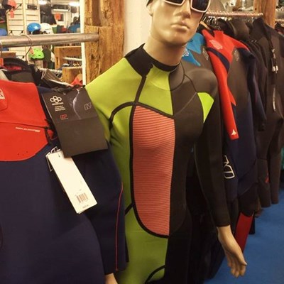 Unser neuer NP Sachbearbeiter steht euch nun in Kiel für jegliche Neo-Fragen bereit.Mit dabei der neue NP Edge Wind.