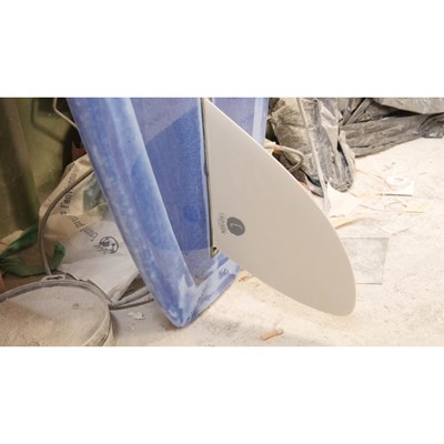 Custom fins for your logs available on our website.By @neyrafins_neyracustomboards #chipironsurfboards #chipiron #singlefin