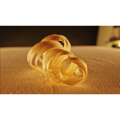 Twisted wood stringer#chipironsurfboards #shapingtime #chipiron #workshop #dustlife