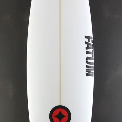 The Fatum Bond in 6’6” x 18 1/2 x 2 5/16 & 28,17l is screaming for more winter swells. #welovewinter #winterswells #fatum #fatumsurfboards