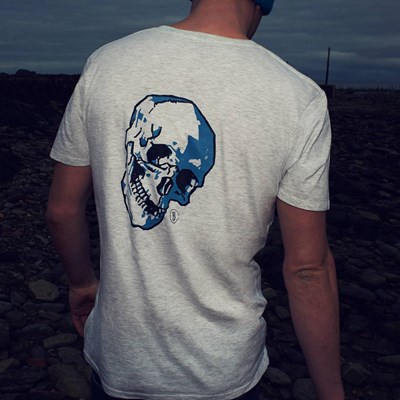 Part of our new range of Artist designed clothing. The Toothless Tee is a Japanese woodblock carving print.Super soft and boxy fit classic t-shirt. https://www.gulfstreamsurfboards.co.uk/product/toothless-grey/