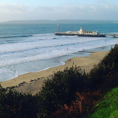 HAPPY NEW YEAR!! #bournemouthpier is pumping this morning... Solid lines well overhead on the set, combined with light winds means #waves a plenty this New Year's Eve!! Get in and enjoy, yew!! #uksurf #uksurfing #bournemouthsurf #bournemouthbeach