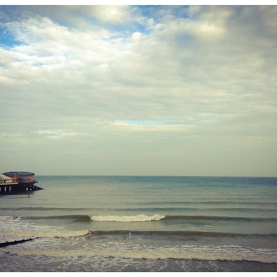 Winter slowly creeps in with nip to the air but it's accompanied with a lovely clean 1-2ft groundswell this morning...