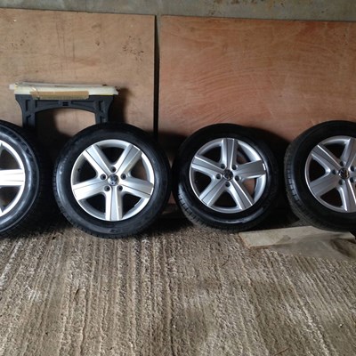 4 x Genuine VW Thunder Alloys Brand New off factory delivered VW T5 LWB Kombi. Fitted with Brand New Goodyear Cargo Vector 215/60R17C.£750.00