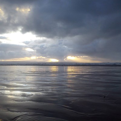 so the winter is on it's way but our North Devon beaches are still breathtaking under a stormy sky, a brisk walk by the sea followed by a hot chocolate.... hard to beat!