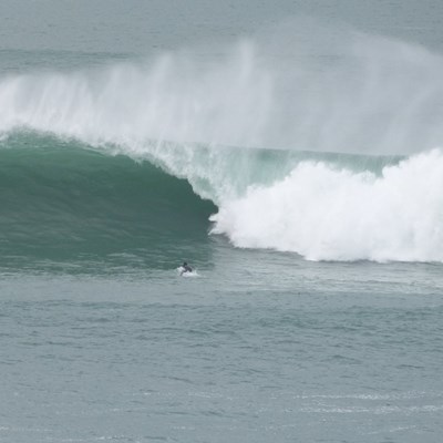 Challenging Cribber wave, shifting peaks that were steep then too full and showing the wrong side of the boil. May have been better as the tide moved.