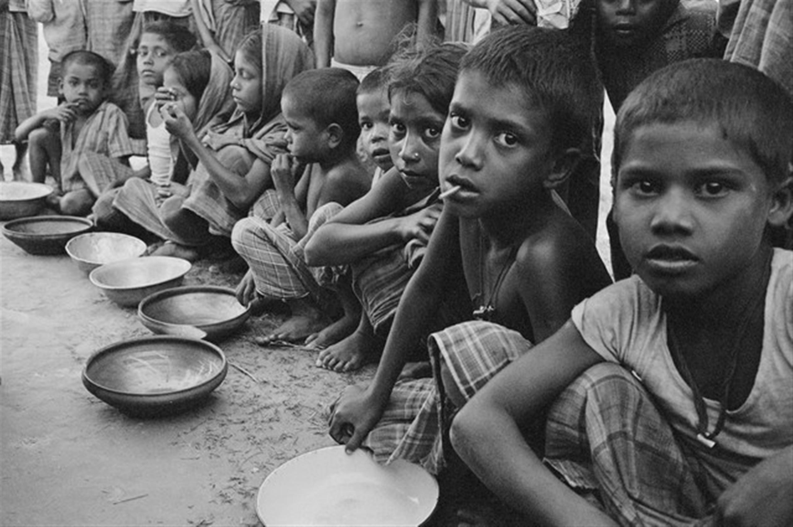 Бедность и голод. Голодающие африканские дети.